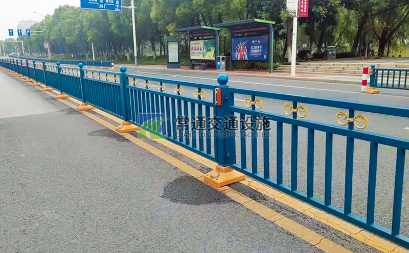 南京藏青色帶裝飾環(huán)道路中心隔離護欄